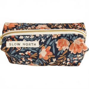 NEW SLOW NORTH women's travel pouch in blue